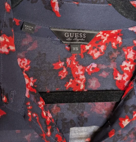 262-Guess Floral Navy‎ and Red Women's Top - Picture 2 of 5